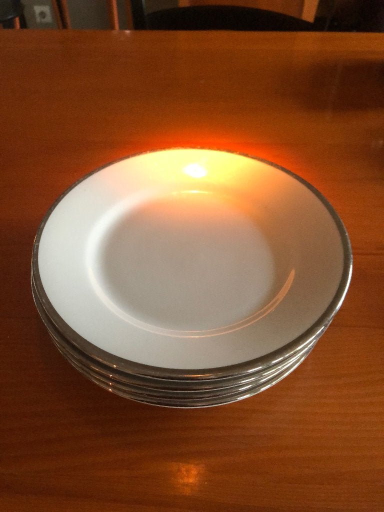 PILLIVUYT 4 ontbijt/gebaksbordjes. Wit met zilveren rand, Ophalen of Verzenden, Zo goed als nieuw, Bord(en), Overige stijlen