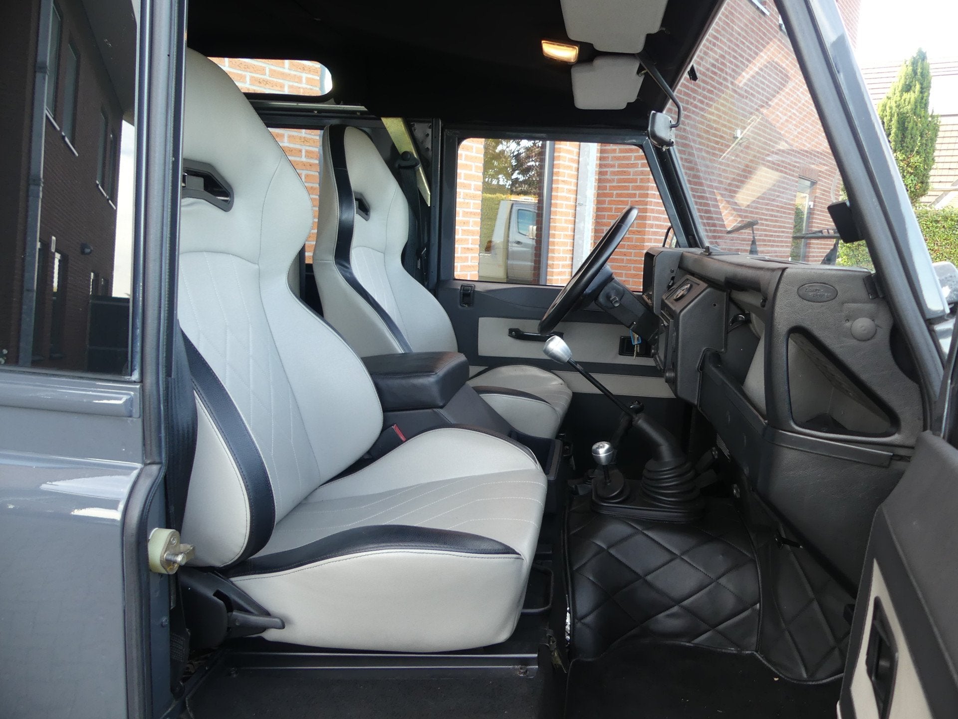 Land Rover 90 Benzine 2.0 136pk / 6 persoons (bj 1997), foto 9