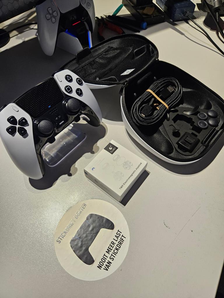 PS5 dualsense edge controller met Gulikit TMR Joysticks, PlayStation 5, Refurbished, Ophalen of Verzenden, Controller