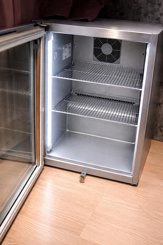 Red Bull minibar, Ophalen, Minder dan 75 liter, Zonder vriesvak, Gebruikt