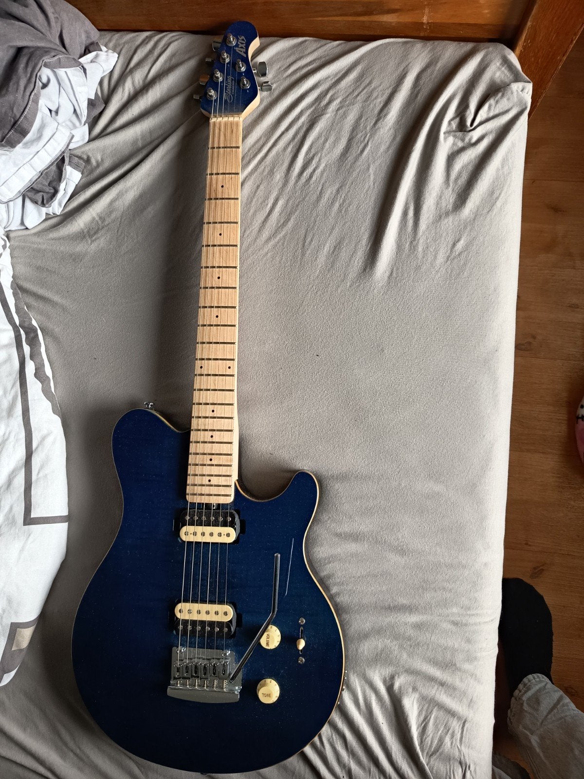 gebruikte elektrische gitaar - Sterling by Music Man Axis, Ophalen, Zo goed als nieuw, Solid body, Overige merken