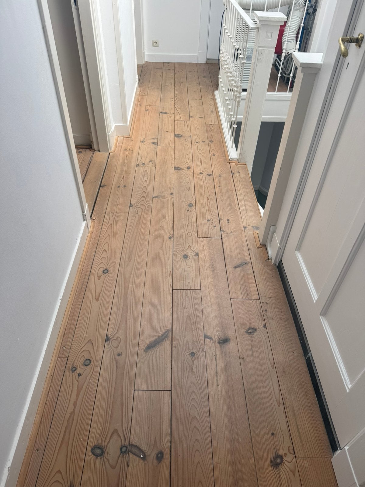 GRATIS ±35 m² grenen houten vloer, Doe-het-zelf en Verbouw, Vloerdelen en Plavuizen, Ophalen, Gebruikt, Vloerdelen of -planken