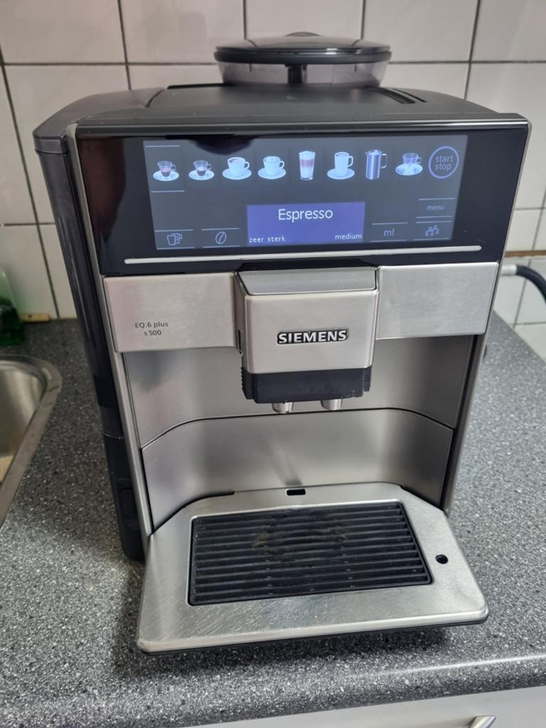 Siemens EQ.6 Plus S500 volautomatische espressomachine, Ophalen, Espresso apparaat, Koffiebonen, Zo goed als nieuw