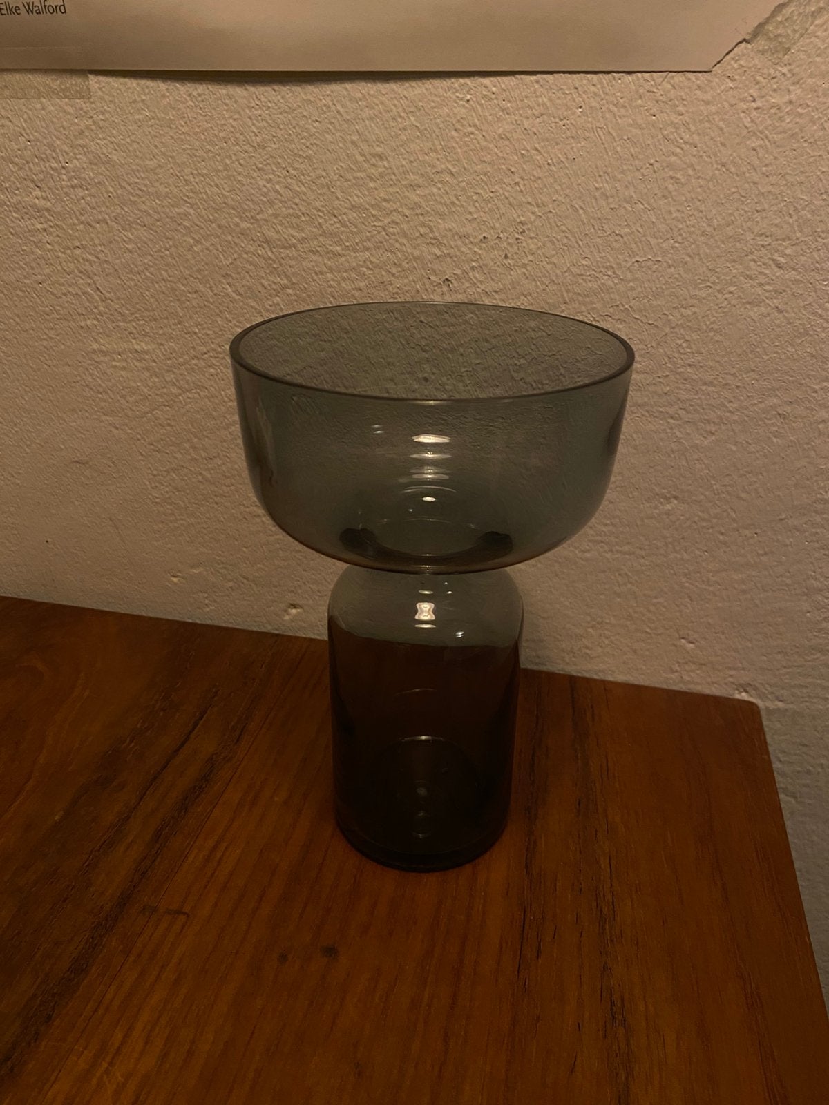 Donker grijze bloemen vaas met brede bovenkant, Ophalen of Verzenden, Zo goed als nieuw, Glas