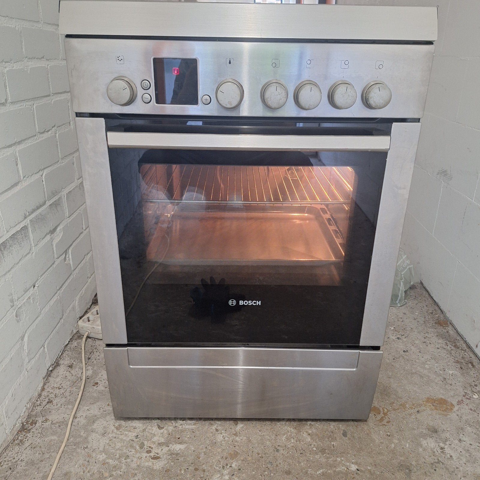 Goed onderhouden Bosch gasfornuis met oven (bezorging), Ophalen, Gebruikt, Minder dan 85 cm, 4 kookzones