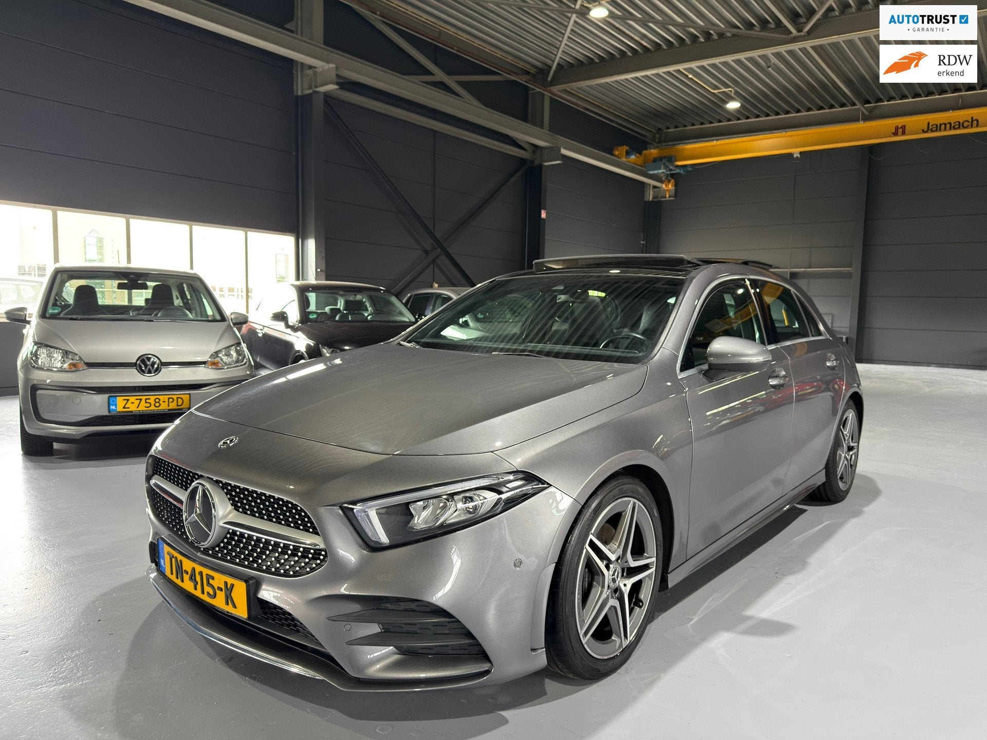Mercedes-Benz A-klasse 200 Business Solution AMG Pano|Automa, Auto's, Dealer onderhouden, Gebruikt, Euro 6, 4 cilinders