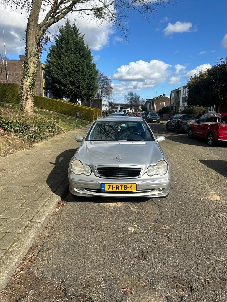 Mercedes-Benz C-Klasse 2.0 C200 Kompr Sedan 2000 Grijs, Auto's, Mercedes-Benz, Particulier, C-Klasse, Airbags, Airconditioning