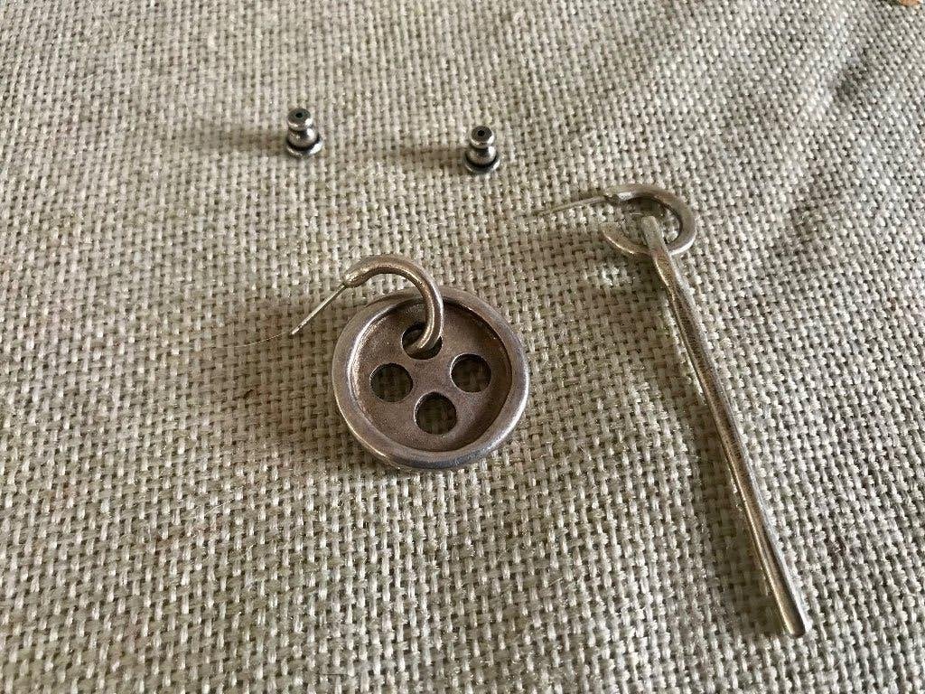 Uno de 50 oorbellen (68) (95,- = 37,50) Needle and Button, Overige materialen, Nieuw, Ophalen of Verzenden, Knopjes of Stekers