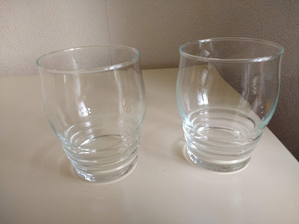 2 antieke glazen met ribbel onderaan 8 cm hoog, Verzamelen, Glas en Borrelglaasjes, Ophalen of Verzenden, Zo goed als nieuw, Overige typen