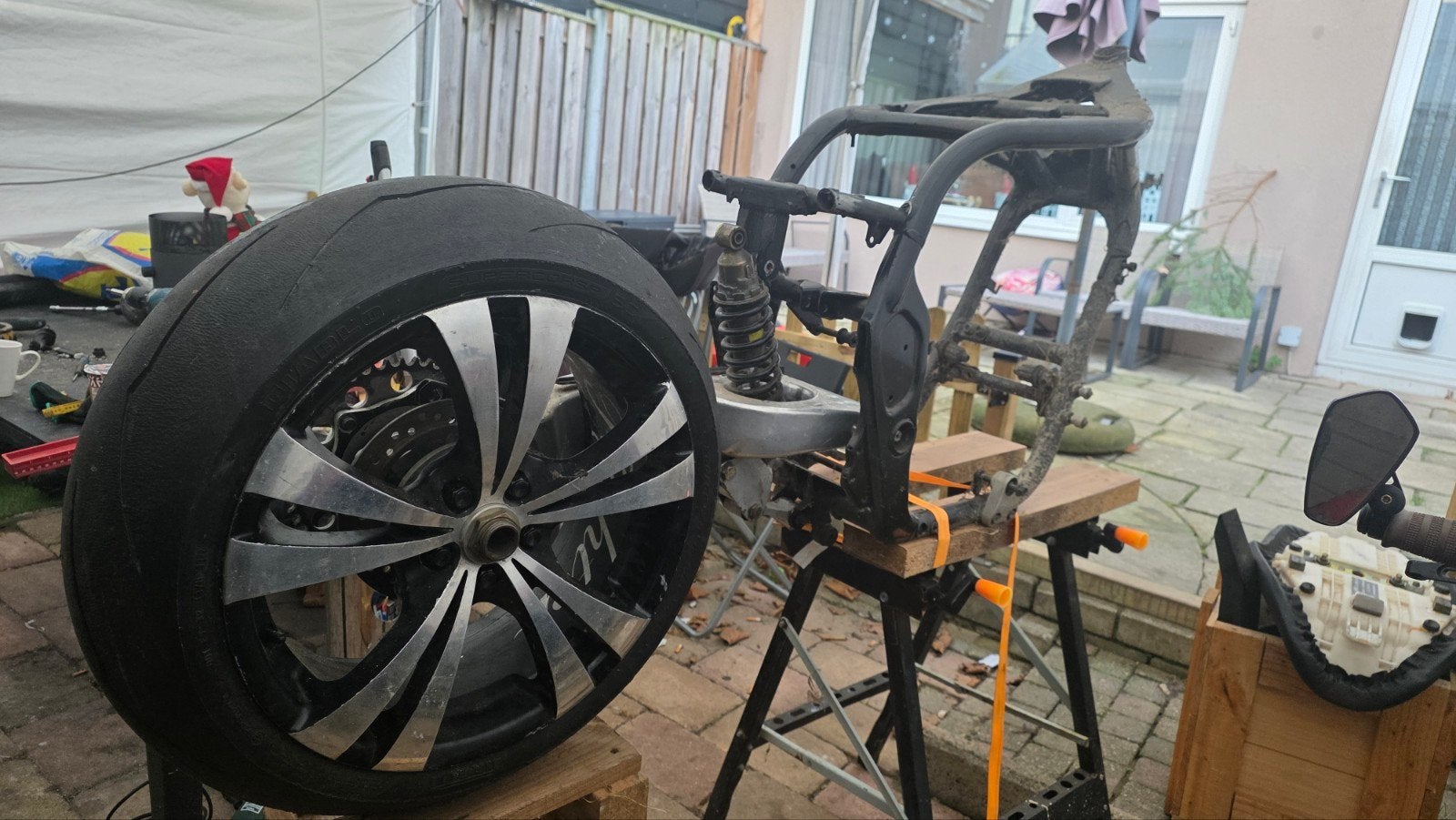 Suzuki Bandit frame met Honda VFR single side swingarm, Motoren, Ophalen, Gebruikt