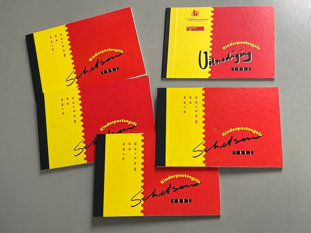4 luxe Kinderpostzegelboekjes 1992 + uitnodiging (genummerd), Ophalen of Verzenden, Na 1940
