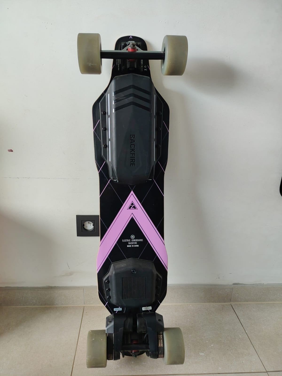 Backfire Zealot Elektrisch Skateboard - Belt Drive, Sport en Fitness, Skateboarden, Ophalen of Verzenden, Zo goed als nieuw, Skateboard