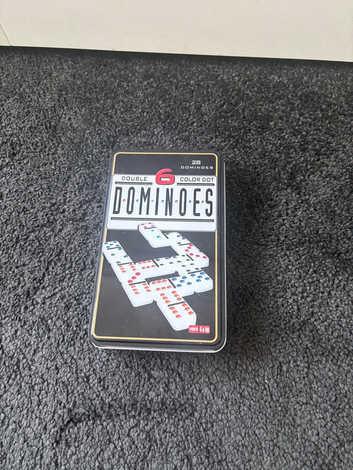 Dominoes spel in handige bewaardoos, Hobby en Vrije tijd, Gezelschapsspellen | Bordspellen, Een of twee spelers, Ophalen of Verzenden