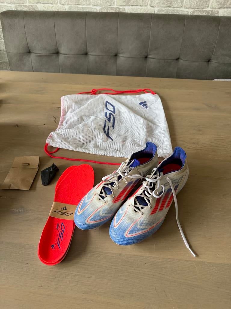 Adidas F50 Voetbalschoenen met extra zolen en tas, Maat XS of kleiner, Schoenen, Nieuw, Ophalen of Verzenden