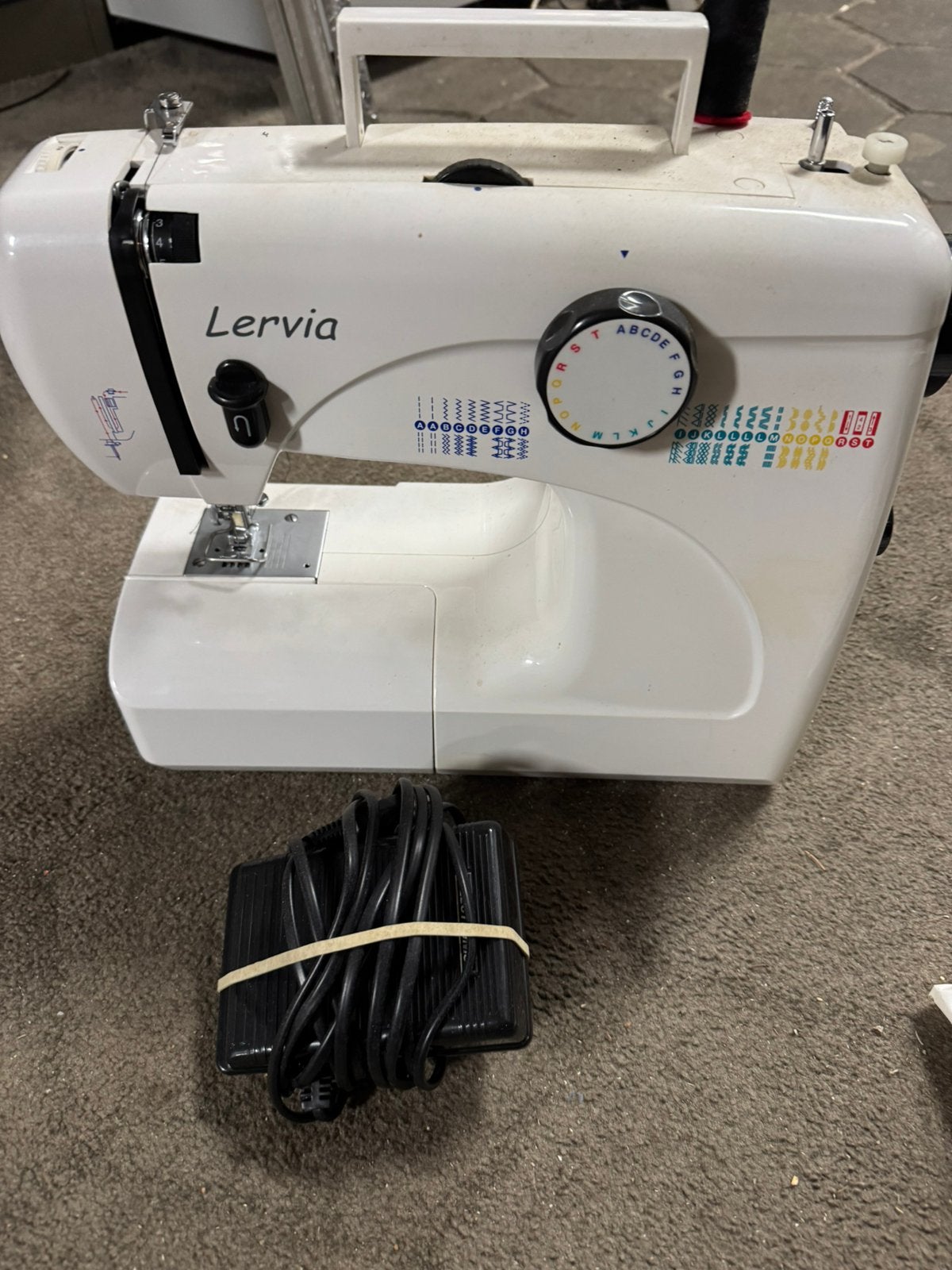 Lervia naaimachine, Hobby en Vrije tijd, Ophalen, Gebruikt, Naaimachine, Overige merken