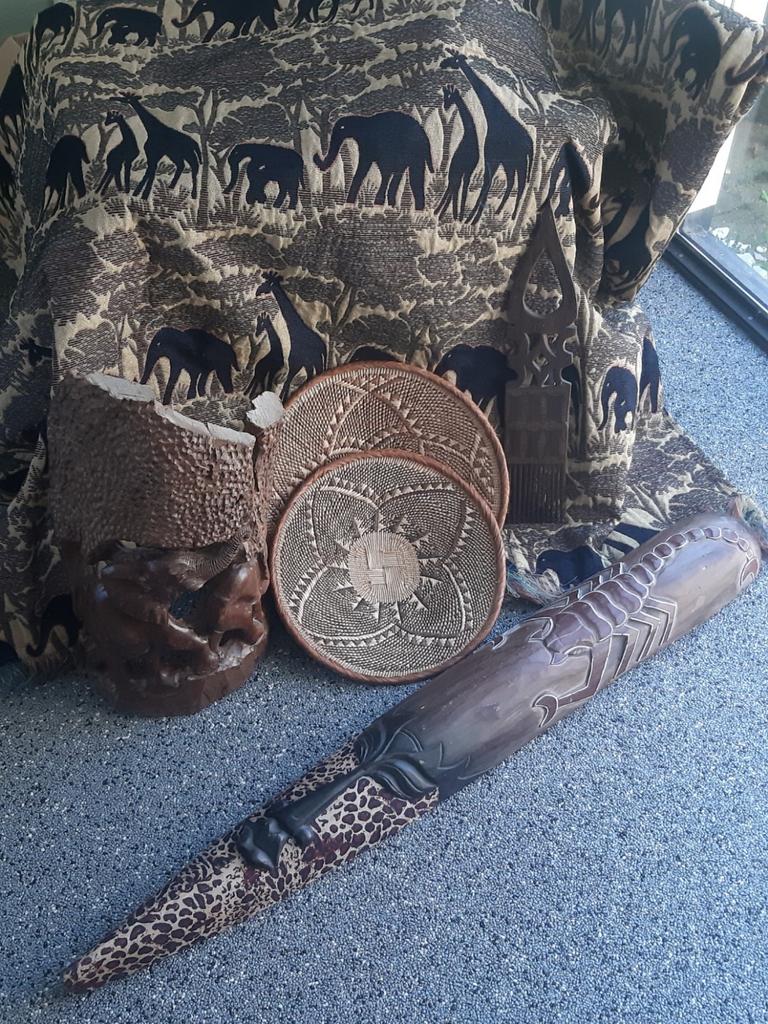 Afrikaanse decoratie set - Tapijt, houtsnijwerk en manden, Ophalen