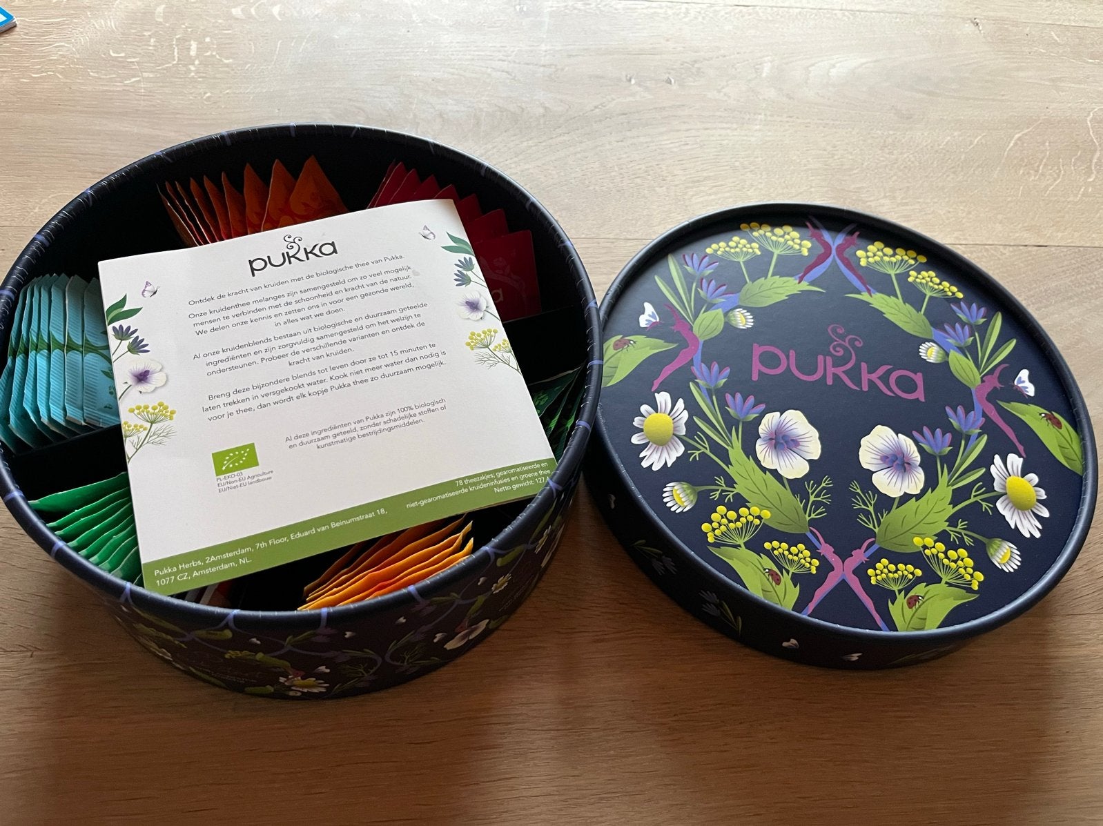 Pukka theedoos met diverse theezakjes, Nieuw, Papier/karton, Ophalen of Verzenden, Meerkleurig