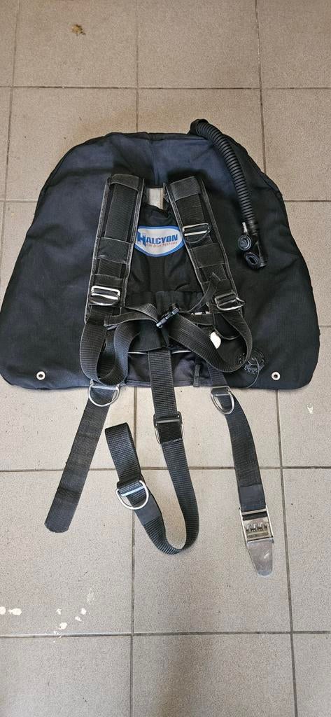Halcyon Wing met verstelbaar harnas en RVS backplate, Watersport en Boten, Ophalen of Verzenden, Zo goed als nieuw, Trimvest of Wing