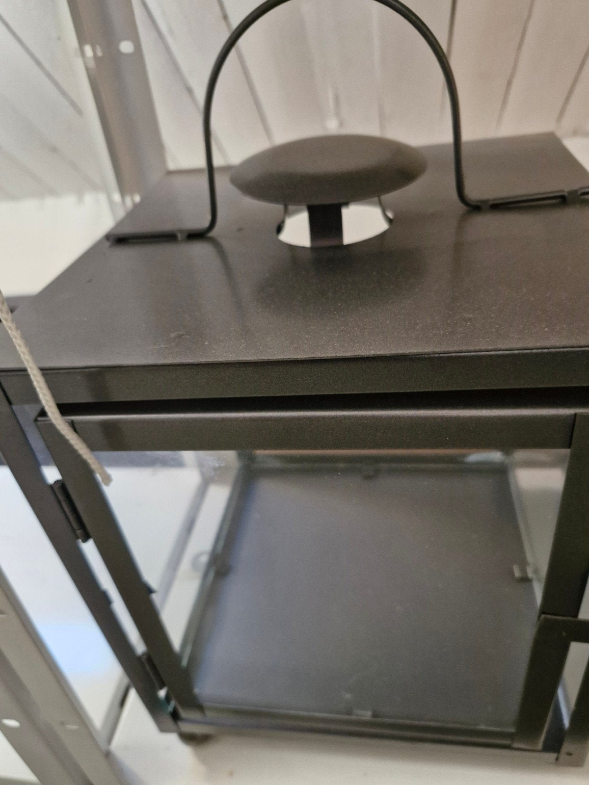 Zwarte metalen lantaarn met glazen panelen, Ophalen, Lantaarn, Zwart, Zo goed als nieuw