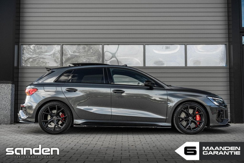 Audi RS3 2.5TFSI quattro|Ceramic|Pano|B&O|HUD|Maxton|Massage, Automaat, Zwart, RS3, 1545 kg