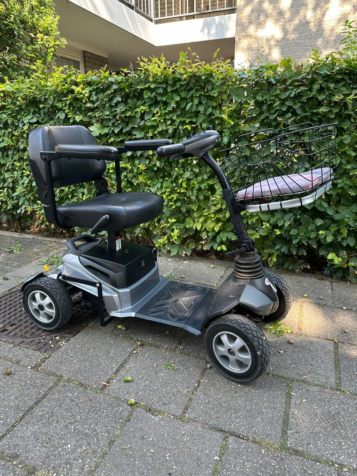 Vivo scootmobiel - demontabel, Ophalen, Life and Mobility, 10 km/u of minder, Gebruikt
