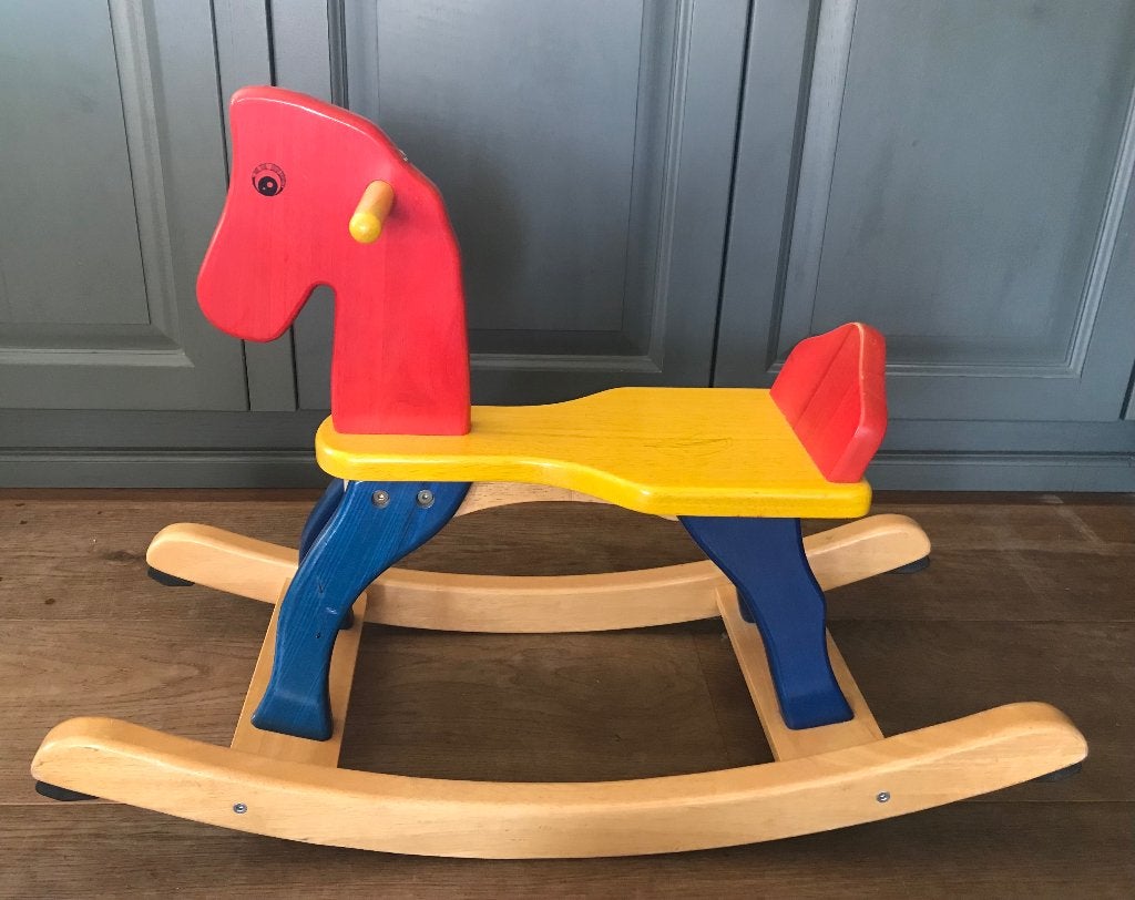 KLASSIEK MASSIEF HOUTEN HOBBELPAARD PINTOY ZEER DEGELIJK, Kinderen en Baby's, Speelgoed | Hobbelfiguren, Zo goed als nieuw, Ophalen