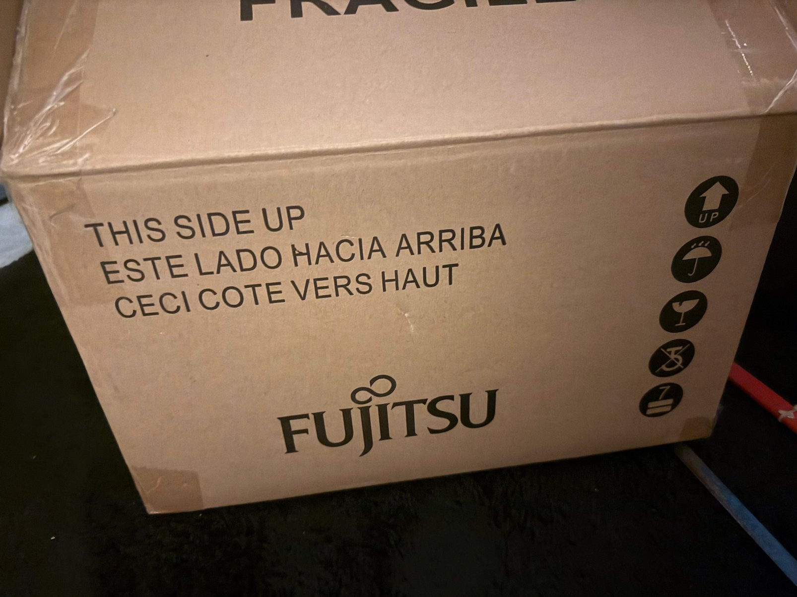 Gloednieuwe Fujitsu desktop pc met toetsenbord., HDD, Nieuw, Ophalen of Verzenden, Minder dan 4 GB