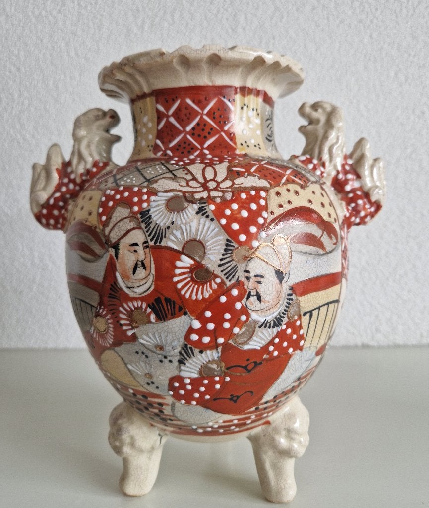 Satsuma vaas - tripod urn, Ophalen of Verzenden