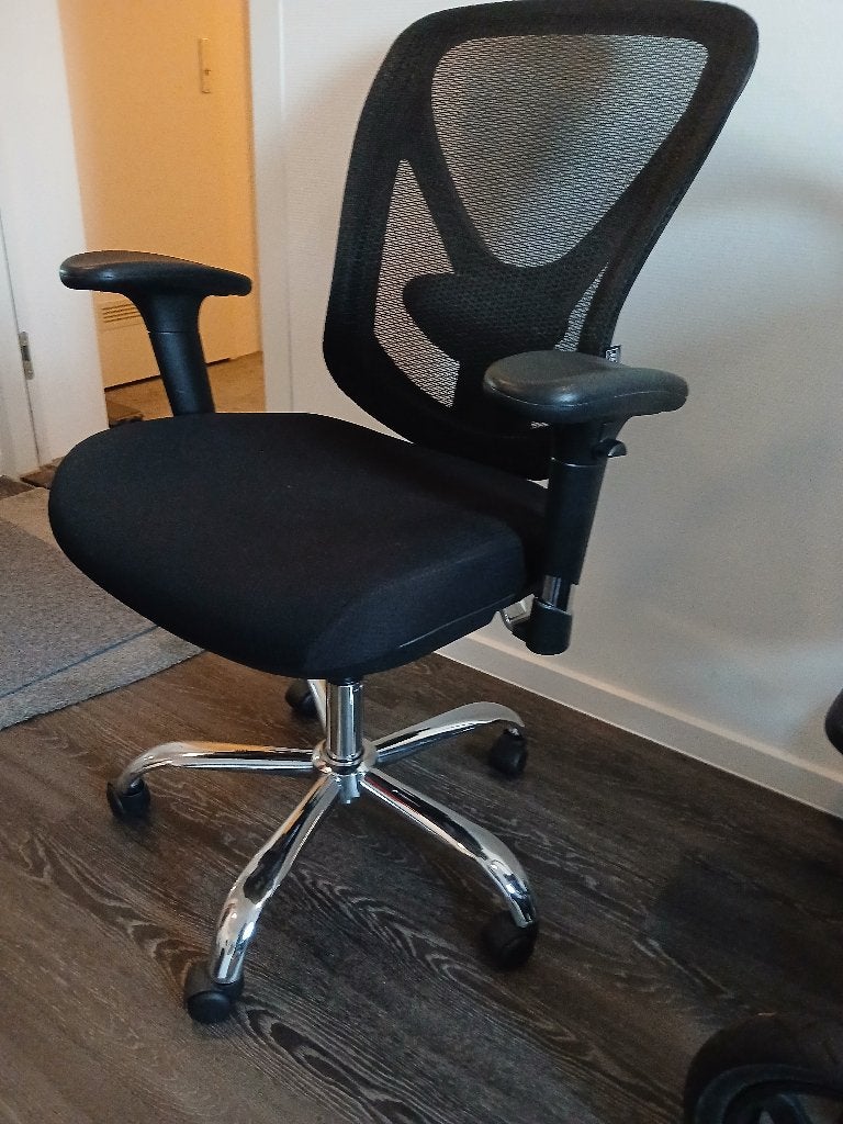 Bureaustoel, ergonomisch, verstelbaar, merk Staples, Ophalen, Gebruikt, Zwart, Bureaustoel