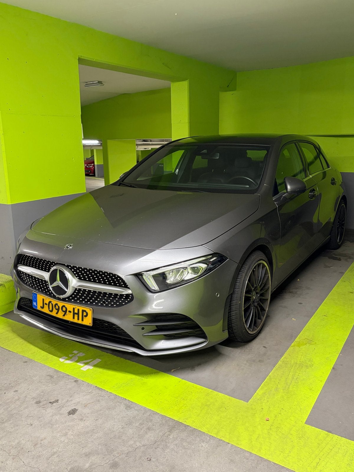 Mercedes-Benz A-Klasse A 180 d 116pk 7G-DCT 2020 Grijs, Auto's, 1345 kg, 4 cilinders, Origineel Nederlands, Diesel