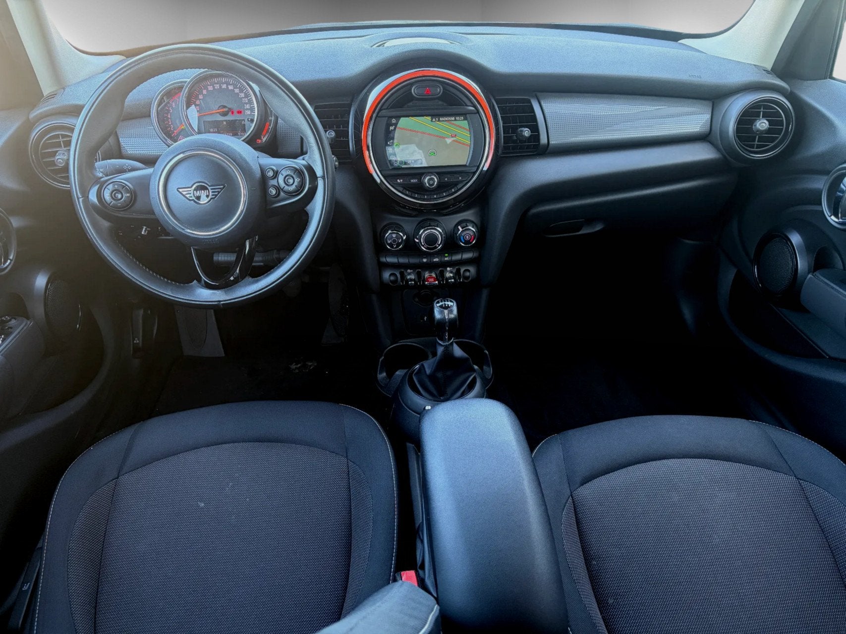 Mini 1.5 Cooper 5 deurs MOONWALK GREY, Auto's, Gebruikt, Origineel Nederlands, Bedrijf, Handgeschakeld
