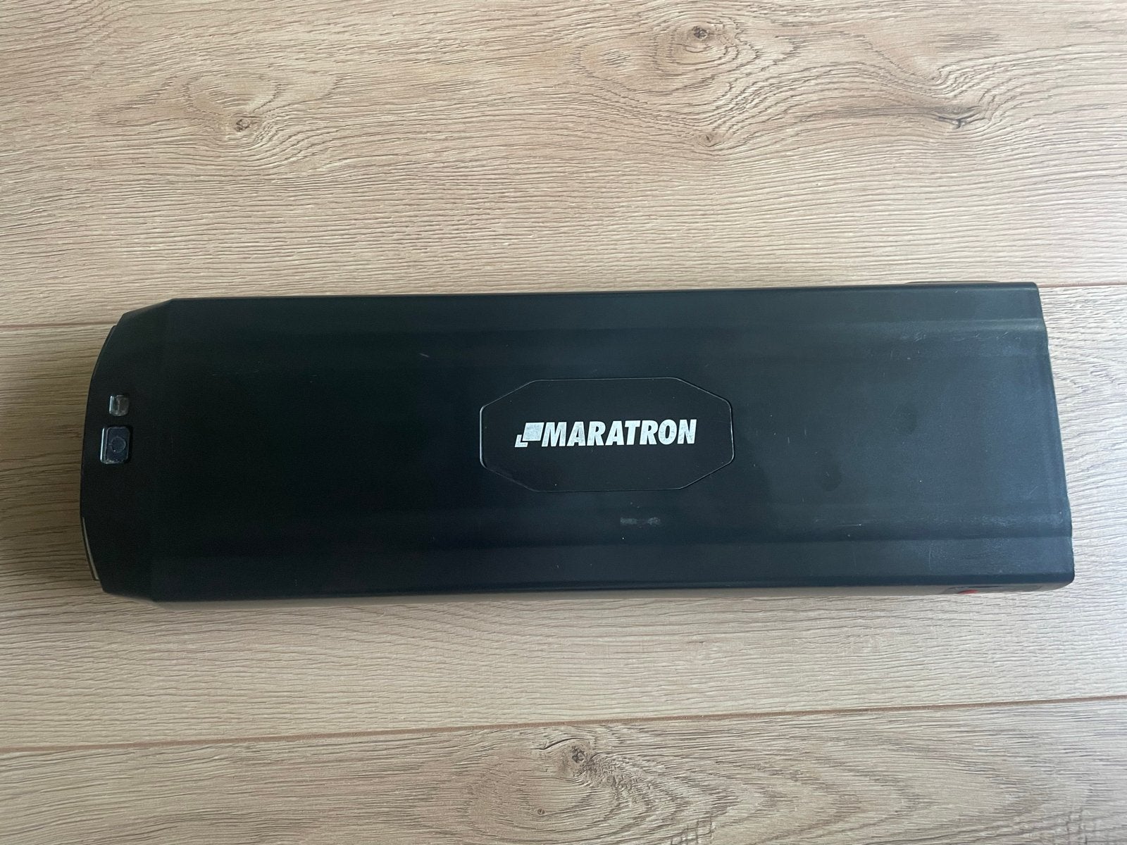 Maratron E-bike accu 36V 11Ah 396Wh met lader en sleutels, Ophalen, Gebruikt