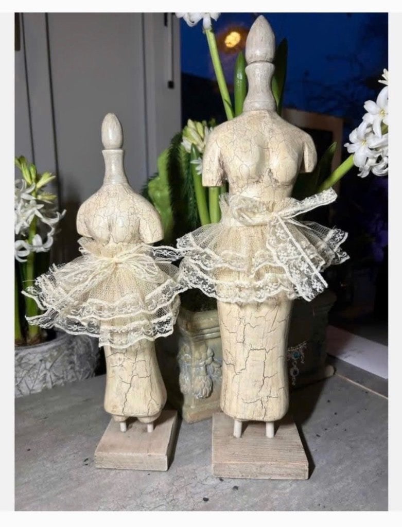 Twee decoratieve paspopjes met bijzonder rokje pr.p.stuk, Antiek en Kunst, Ophalen of Verzenden