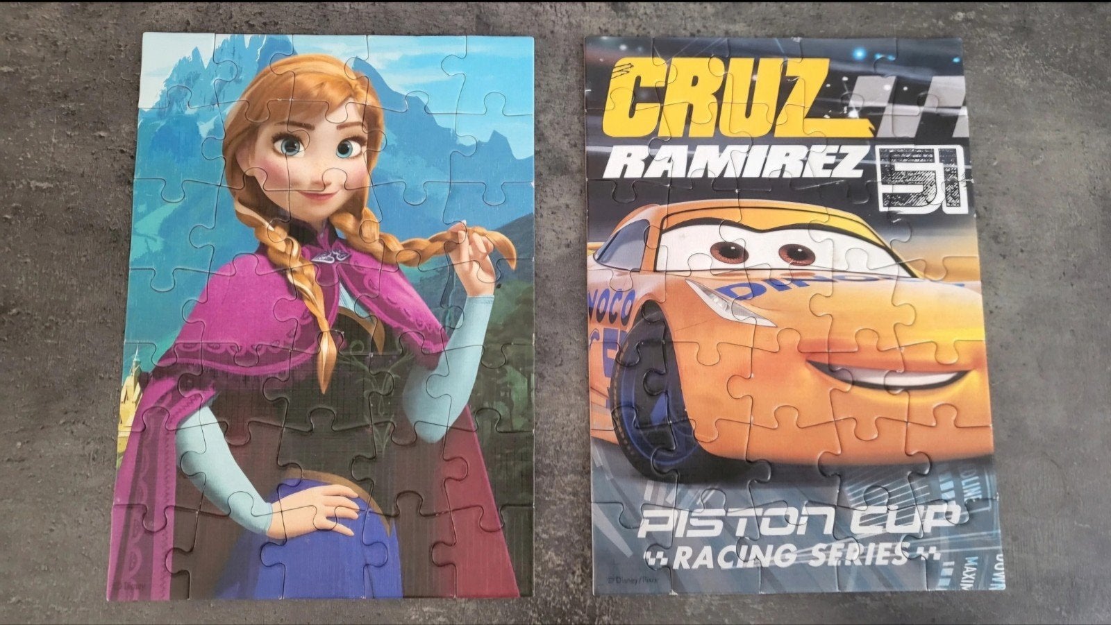 2 Disney Legpuzzels: Frozen Anna & Cars Cruz Ramirez, Ophalen of Verzenden, 10 tot 50 stukjes