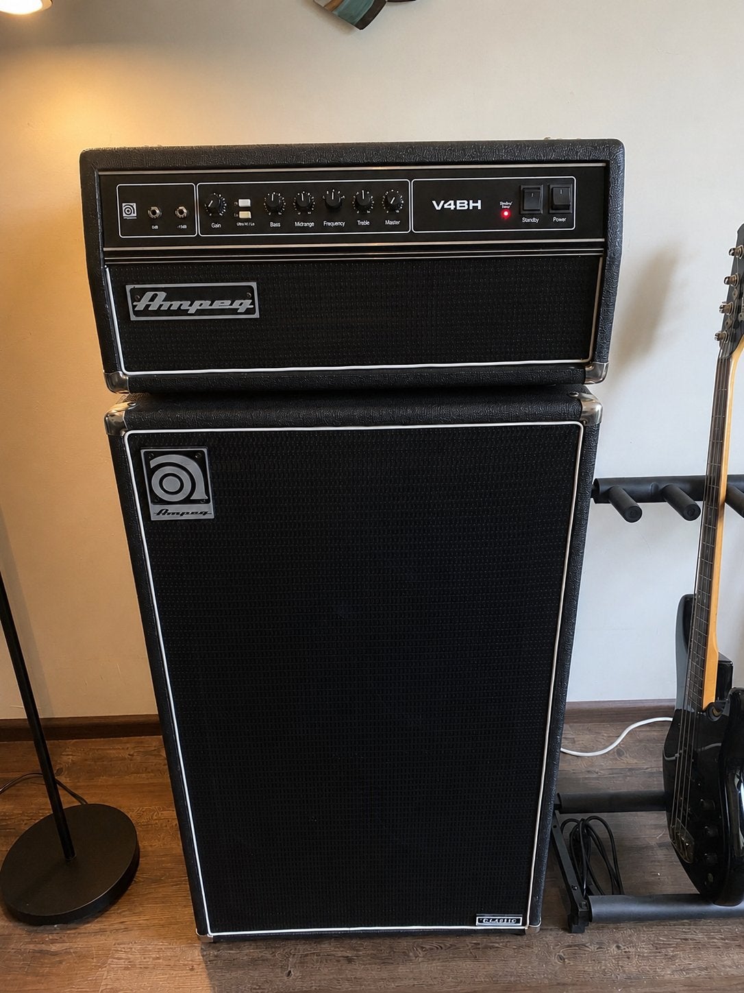 Ampeg V4BH Basversterker Top en SVT610HLF Kast, Ophalen, Gebruikt, Basgitaar, 100 watt of meer