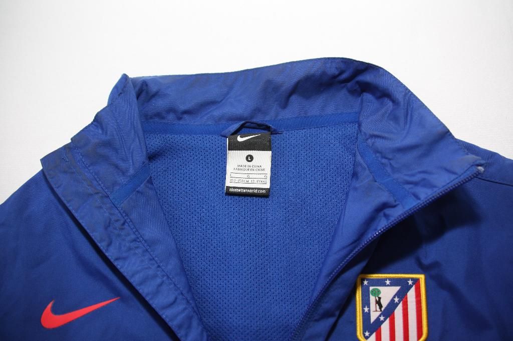 Nike trainingspak Atletico Madrid. Maat 152. Nieuwstaat, Sport en Fitness, Voetbal, Maat XS of kleiner, Ophalen of Verzenden, Zo goed als nieuw