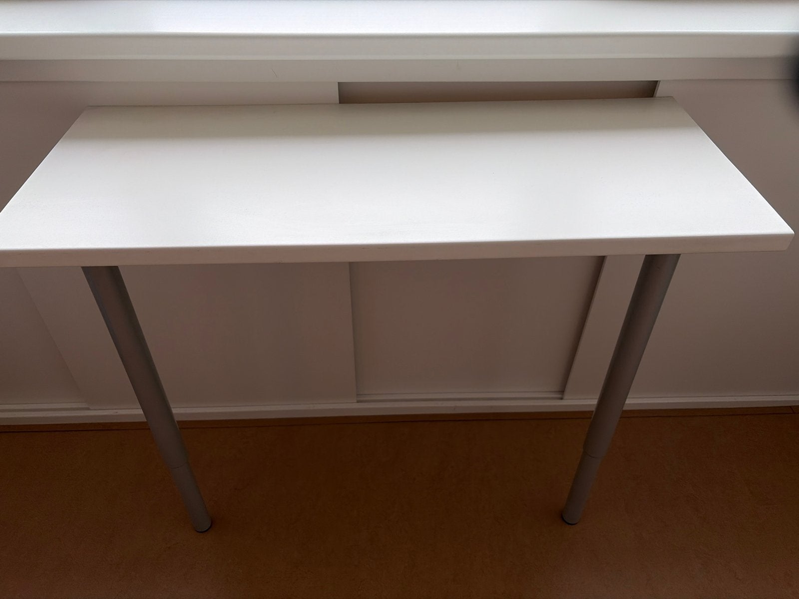 Verstelbare bijzettafel/laptoptafel wit met metalen poten, Huis en Inrichting, Ophalen, Gebruikt, 55 tot 75 cm, 60 cm of meer