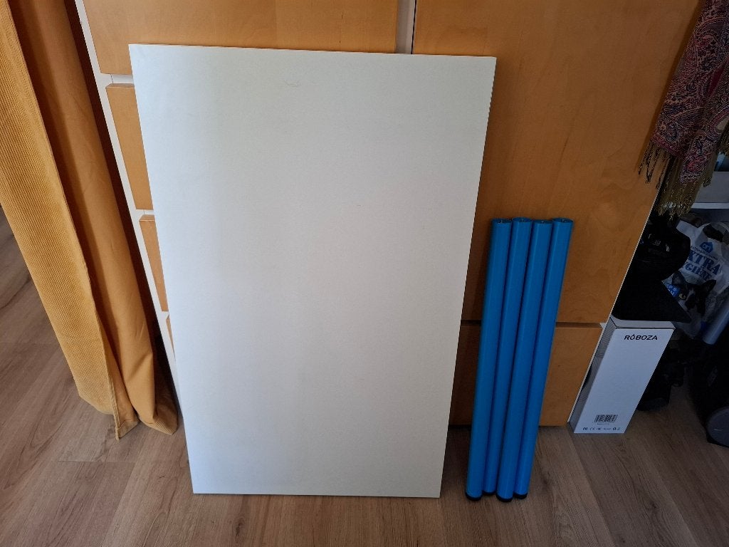 Bureau/ tafeltje, Huis en Inrichting, Bureaus, Ophalen, In hoogte verstelbaar, Zo goed als nieuw, IKEA