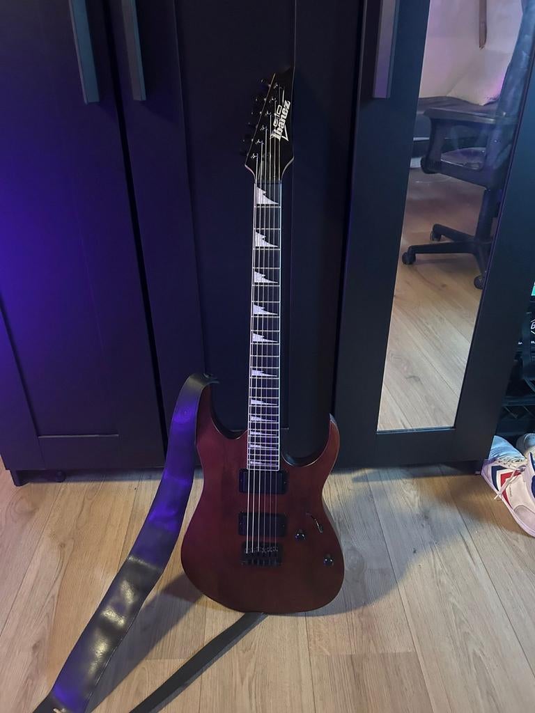 Ibanez elektrische gitaar + amp + gitaartas + snaren, Muziek en Instrumenten, Snaarinstrumenten | Gitaren | Elektrisch, Ophalen