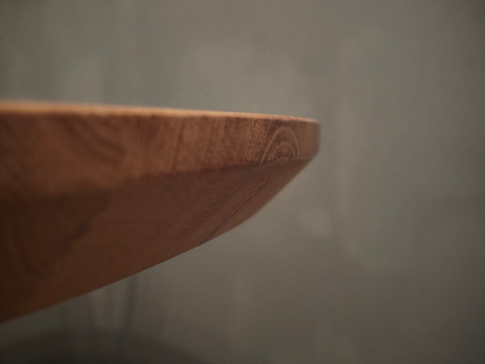 Eettafel rond massief eiken 130cm op trompetvoet, Ophalen, Gebruikt, Vijf personen of meer, 100 tot 150 cm