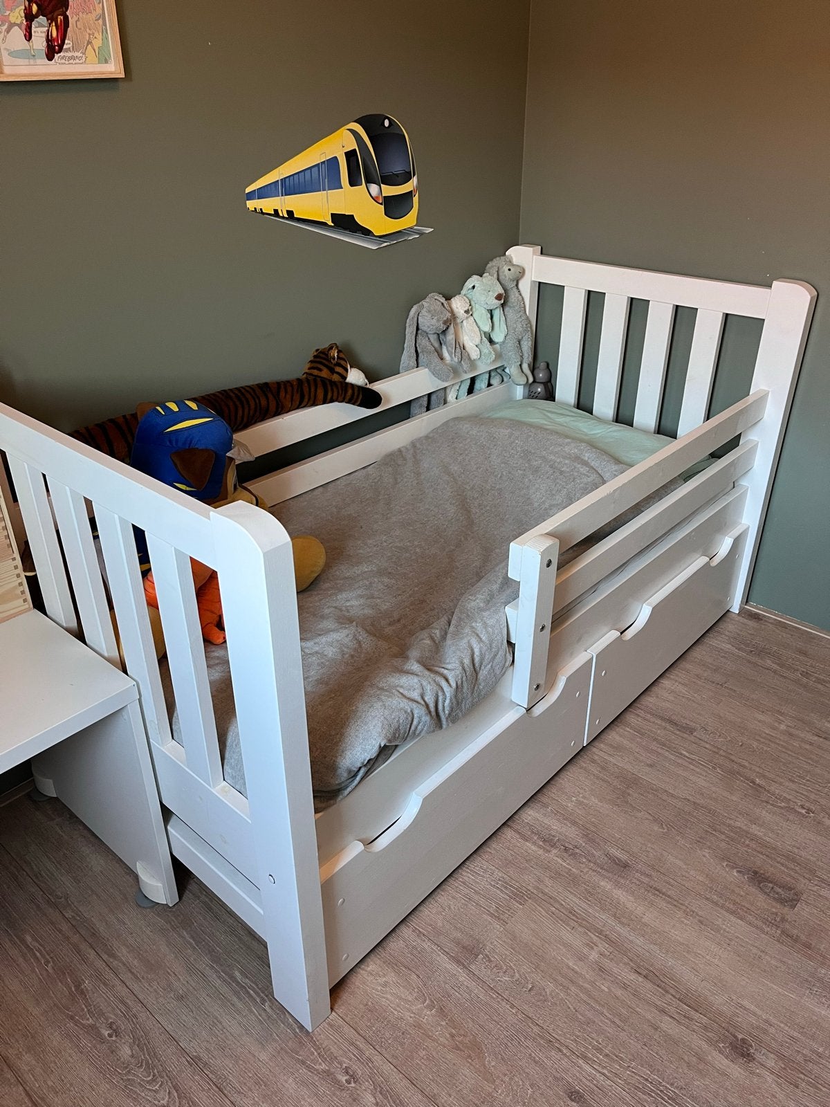 Mooi stevig peuterbed met grote lades en valhekje, Ophalen, Gebruikt, 70 tot 85 cm, 140 tot 160 cm