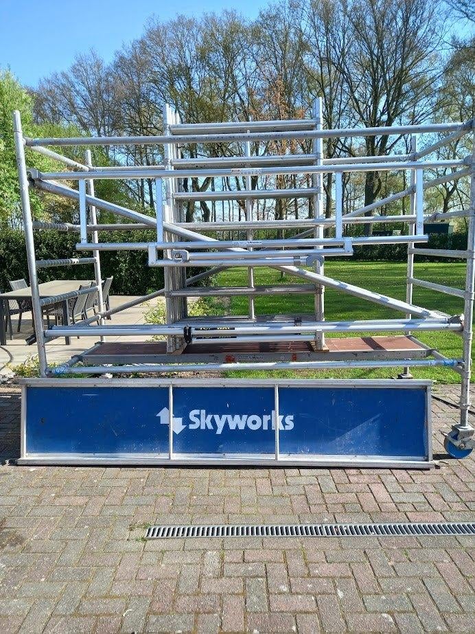 sky works rolsteiger, Doe-het-zelf en Verbouw, Steigers, Ophalen, Gebruikt, Rolsteiger of Kamersteiger, 5 meter of hoger