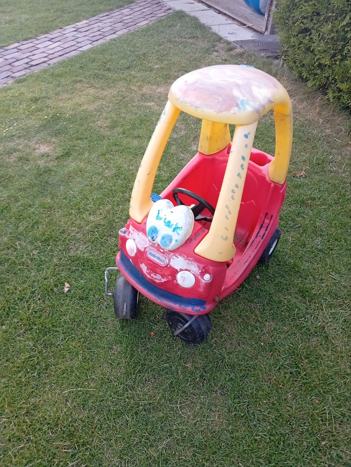 Speelgoedauto met verf beschilderd - gratis af te halen, Ophalen