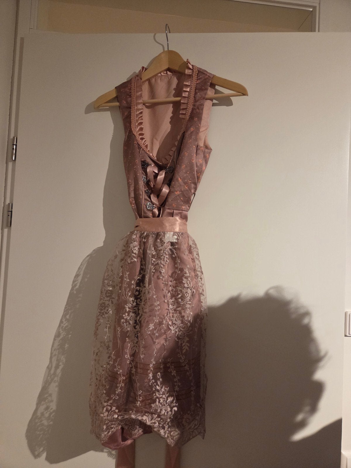 Mooie Dirndl Maat M - Perfect voor Oktoberfest, Ophalen of Verzenden, Gedragen, Maat 38/40 (M), Roze
