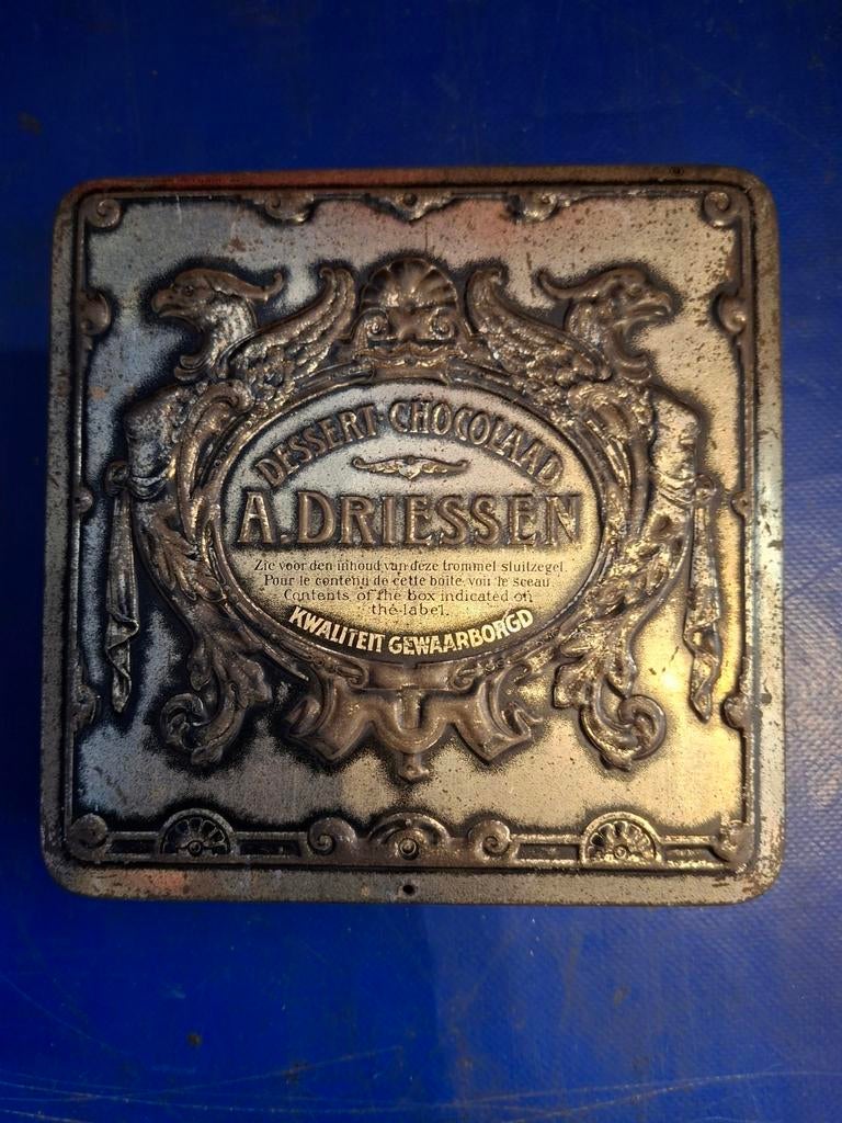 Oud blik A. Driessen dessert Chocolade 17x17x4 cm, Verzamelen, Blikken, Ophalen of Verzenden