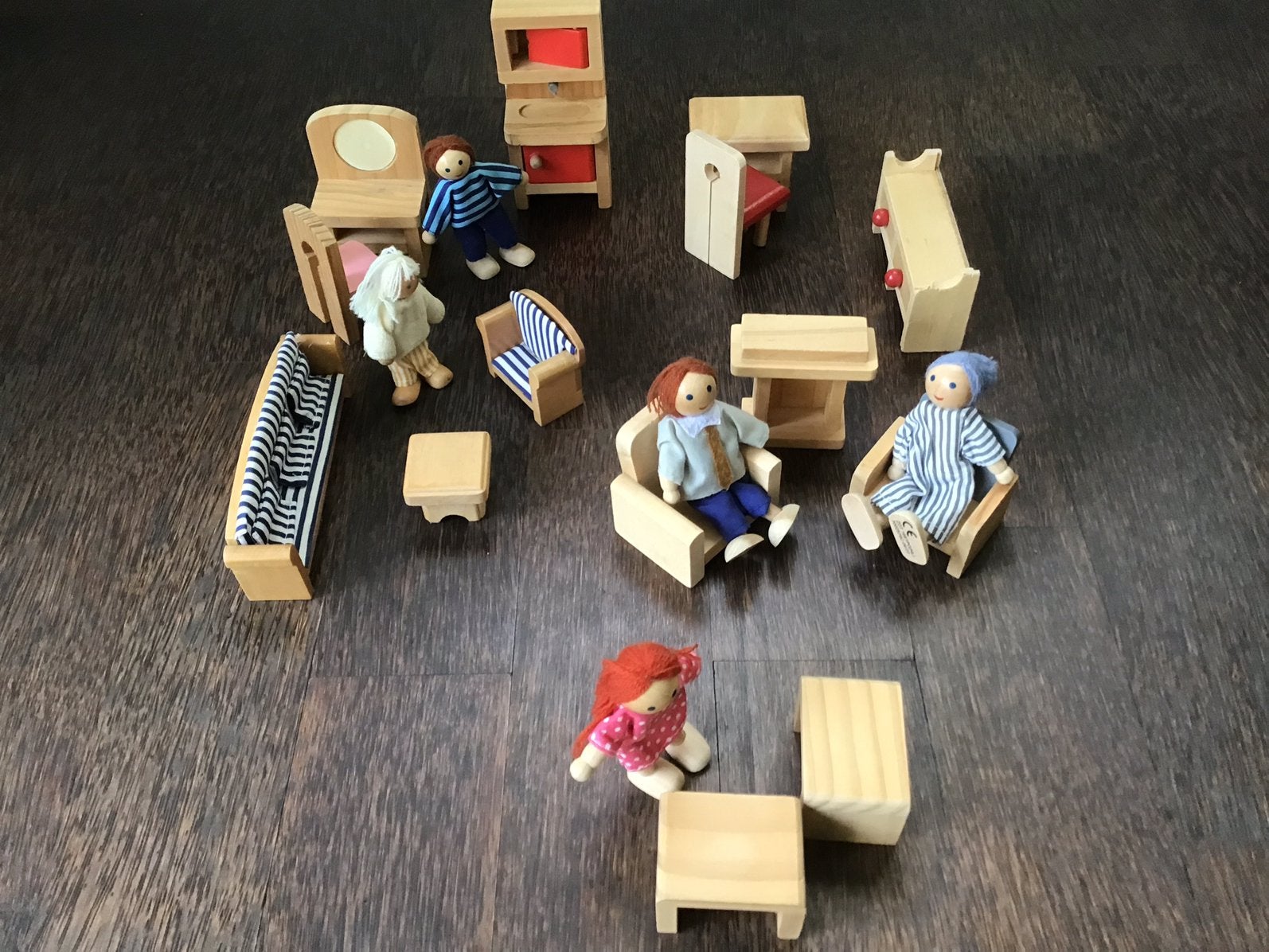 Houten poppenhuis meubels + 5 houten poppetjes - vintage, Ophalen of Verzenden, Zo goed als nieuw, Poppenhuis