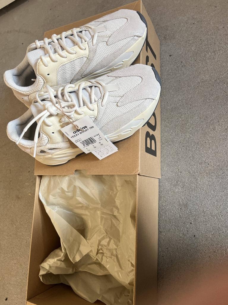Origineel Nieuw Yeezy Boost 700 mt 42, Overige kleuren, Nieuw, Ophalen of Verzenden, Sneakers of Gympen