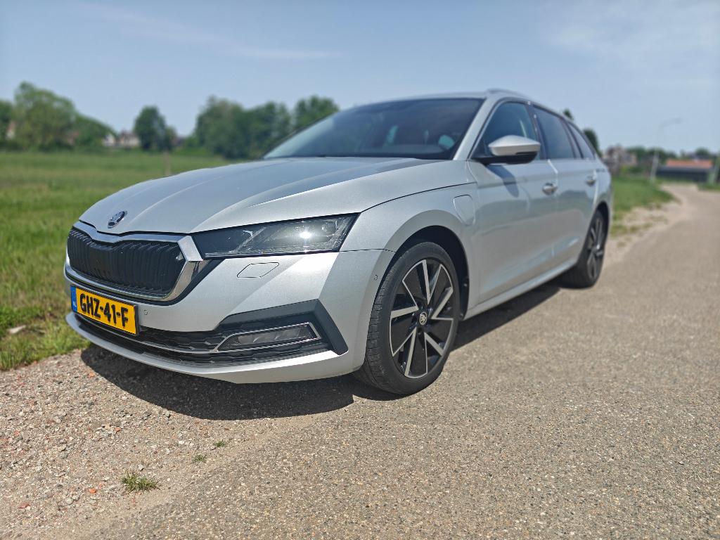 Skoda Octavia 1.4 TSI iV | Grijs | Plug in Hybrid | 2021, Auto's, Skoda, Leder en Stof, Plug-in hybride, 149 pk, 1500 kg