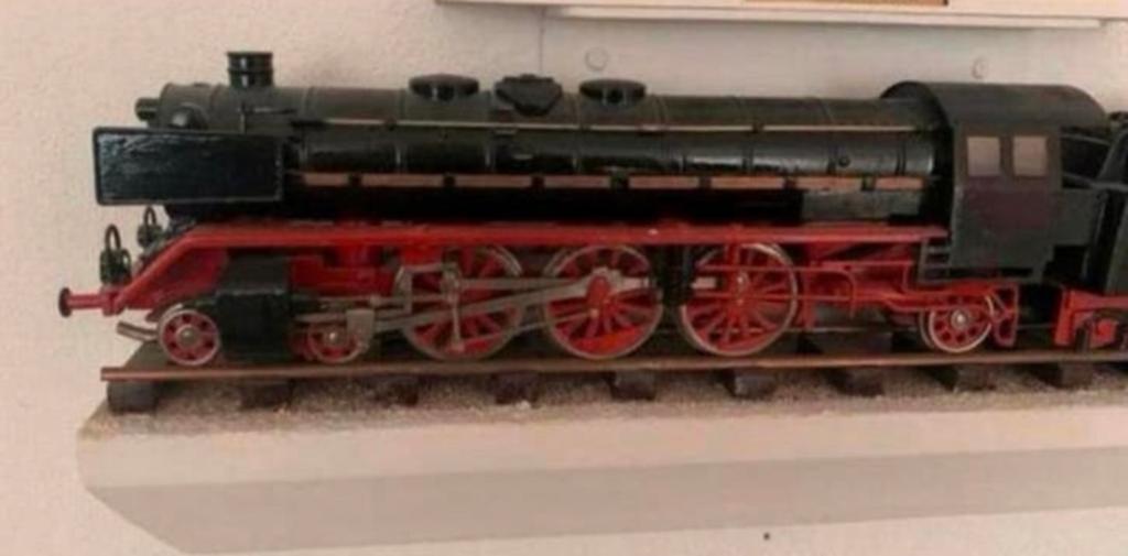 Trein zeer grote locomotief en twee oude model Trams., Ophalen of Verzenden, Zo goed als nieuw