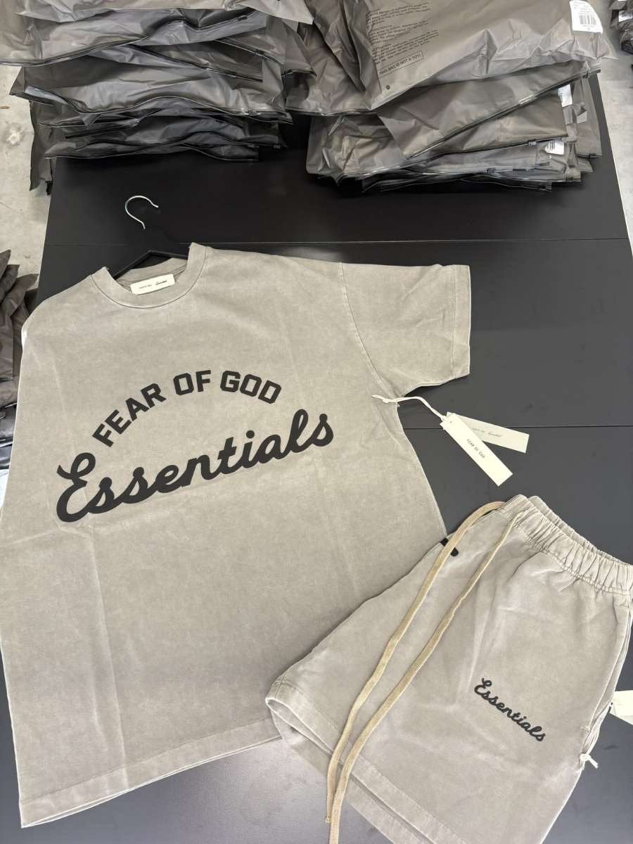 Fear of God Essentials T-shirt en short set, Ophalen of Verzenden, Nieuw